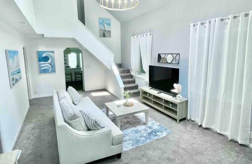 Indianapolis Casa | 10 min to Speedway! Large Home, Desirable Area!