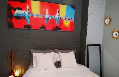 Downtown Johannesburg Apartamento | Tranquil living: Cozy Apartment in Maboneng,steps away from Art, Cafes and Bars!