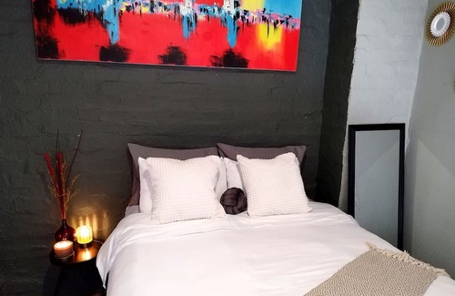 Downtown Johannesburg Apartamento | Tranquil living: Cozy Apartment in Maboneng,steps away from Art, Cafes and Bars!