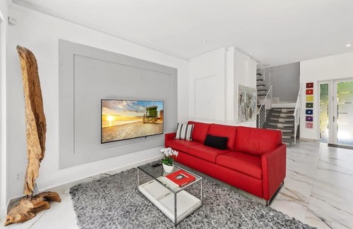 Downtown Fort Lauderdale Villa | Modern Home w/ Roof Deck & Pool