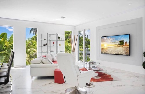 Downtown Fort Lauderdale Villa | Modern Home w/ Roof Deck & Pool
