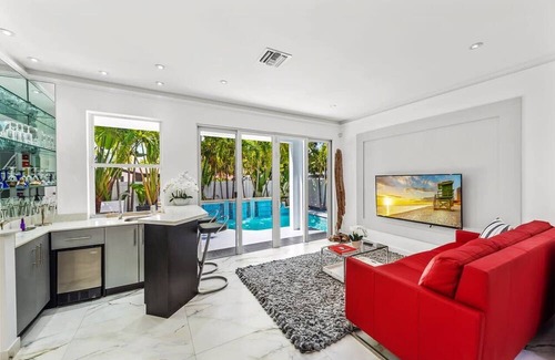 Downtown Fort Lauderdale Villa | Modern Home w/ Roof Deck & Pool