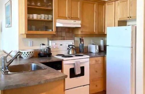 Salt Spring Island Cabaña | Forest Cottage & Sauna w/ Ocean & Mountain Views