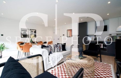 Uxbridge South Apartamento | Enchanted Greenery: 3BR w/Lush Garden and Game Room