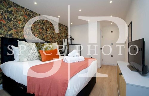Uxbridge South Apartamento | Enchanted Greenery: 3BR w/Lush Garden and Game Room