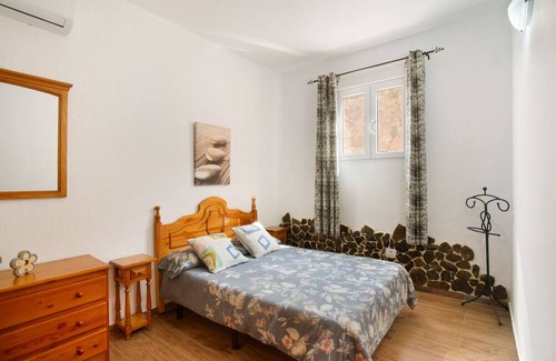Aguimes Apartamento | Vacation Apartment 'Villa Paulito El Roque' with Mountain View, Private Pool and Wi-Fi