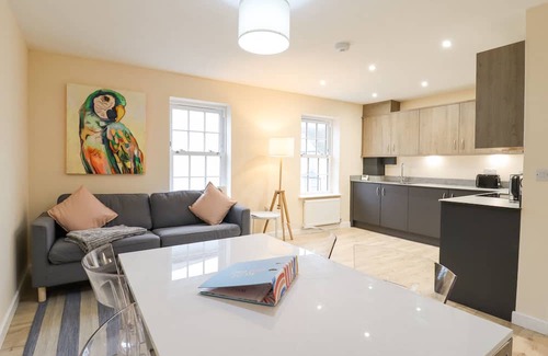 Walton on the Naze Cabaña | 21C SAVILLE ROAD, country holiday cottage in Walton-On-The-Naze