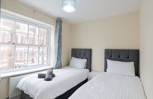 Walton on the Naze Cabaña | 21C SAVILLE ROAD, country holiday cottage in Walton-On-The-Naze