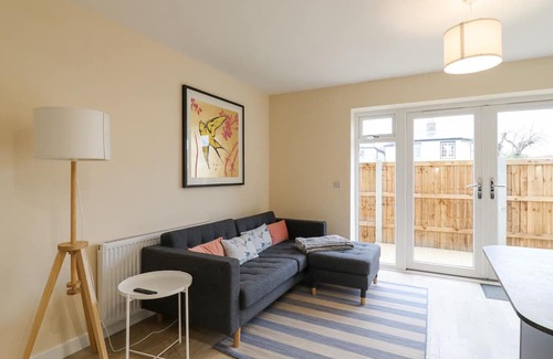 Walton on the Naze Cabaña | 21A SAVILLE ROAD, romantic, with a garden in Walton-On-The-Naze