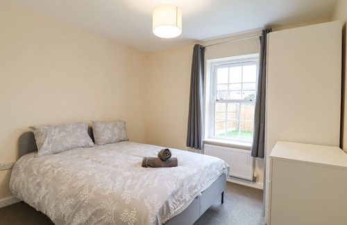 Walton on the Naze Cabaña | 21A SAVILLE ROAD, romantic, with a garden in Walton-On-The-Naze