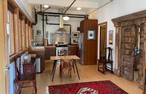 Mission District Apartamento | Artist Residency, a loft apartment above a Sculpture Studio