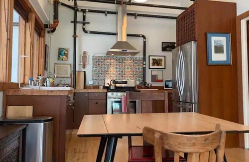 Mission District Apartamento | Artist Residency, a loft apartment above a Sculpture Studio