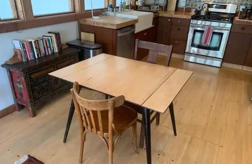 Mission District Apartamento | Artist Residency, a loft apartment above a Sculpture Studio