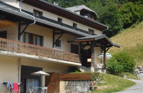 Bellevaux Apartamento | Apartment 'T2 Le Refuge Avec Terrasse' with Mountain View, Private Terrace and Private Garden