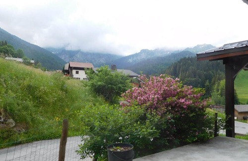 Bellevaux Apartamento | Apartment 'T2 Le Refuge Avec Terrasse' with Mountain View, Private Terrace and Private Garden
