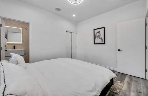 Huntington Beach Villa | Entire of Two detached Villa
