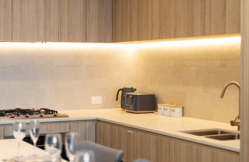 West End Apartamento | Excellent location Luxury 2BR apt w/carpark