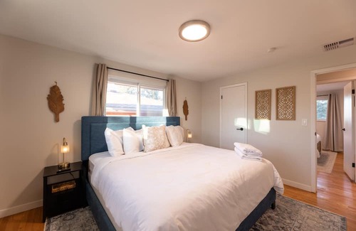 Berkley Casa | Coloradicool!Firepit|Game Room | Pet Friendly | 10 Min DT