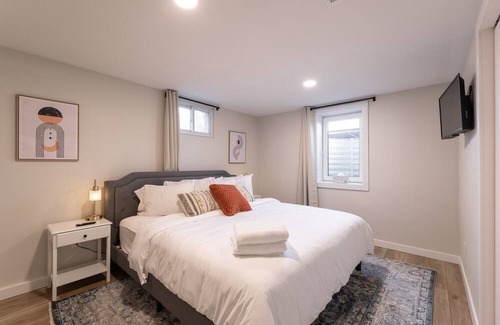 Berkley Casa | Coloradicool!Firepit|Game Room | Pet Friendly | 10 Min DT