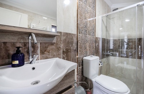 Osmangazi Apartamento | Duplex Flat w Nature View Balcony and AC in Bursa