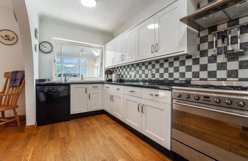 Aberaeron Casa | Beautifully Presented Bungalow in a peaceful location in Aberaeron, beach within easy reach