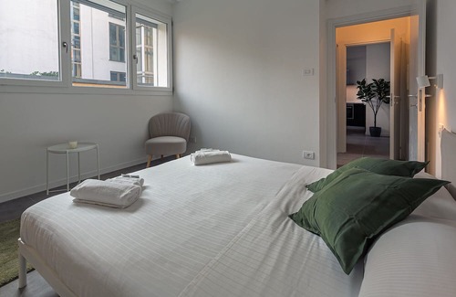 Villa San Giovanni Apartamento | [1 min walk from Metro M1] The Modern Suites