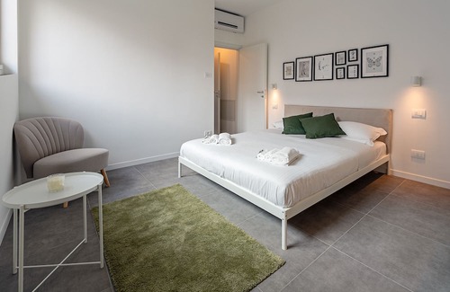 Villa San Giovanni Apartamento | [1 min walk from Metro M1] The Modern Suites