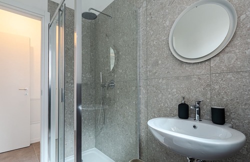 Villa San Giovanni Apartamento | [1 min walk from Metro M1] The Modern Suites