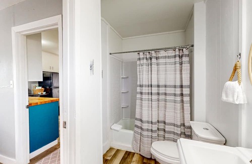 Aransas Pass Casa | Renovated cottage with private yard, covered patio, & W/D - snowbird-friendly