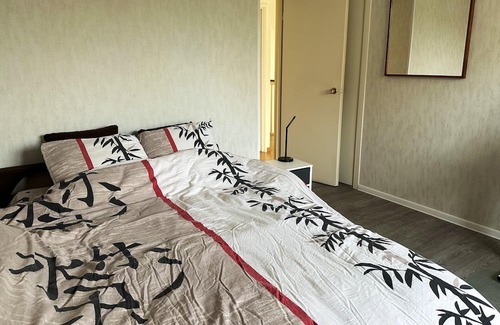 Elancourt Casa | Homerez - Spacious house for 8 ppl. with garden and terrace at Élancourt
