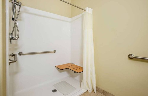 Saint Landry Casa | Excellent Choice! Comes with Free Breakfast & Parking, Outdoor Swimming Pool!
