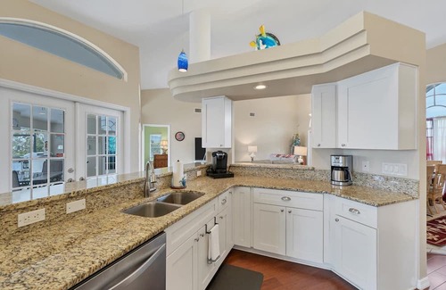 South Gulf Cove Casa | 🥇 Elegant 3bd home on the canal (SGC1072)