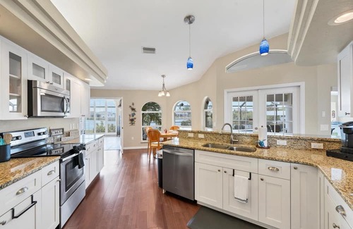 South Gulf Cove Casa | 🥇 Elegant 3bd home on the canal (SGC1072)