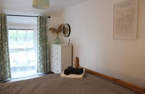 Nant Peris Cabaña | Traditional Welsh stone cottage nestled within the iconic Llanberis Pass.
