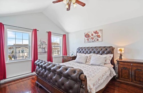 Paradise Casa | Peaceful Paradise -3 BDRM with beautiful Sunroom