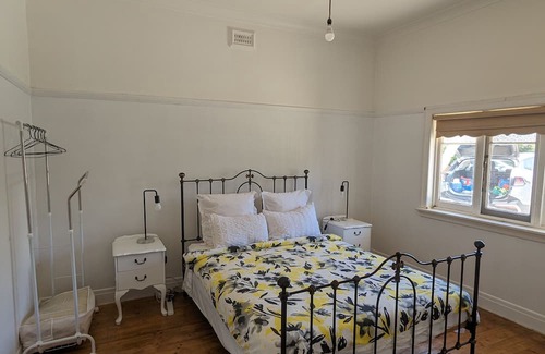Essendon North Casa | Essendon Dreams. 10 min to Airport, Near shops, food, transport. Pet friendly