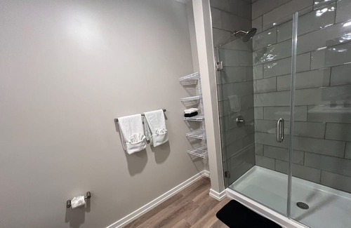 King of Prussia Apartamento | Stunning Modern Large Guest Suite