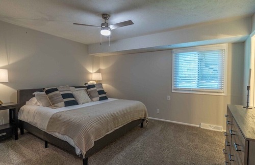 Millard Casa | Spacious 4 bedroom home sleeps 12 - ideal for CWS