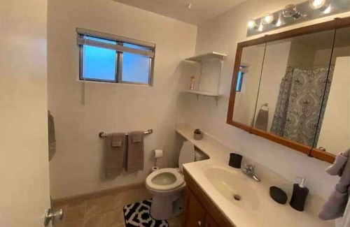 Manteca Casa | Manteca 4BR Home with Cal King beds