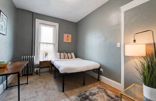 University Circle Apartamento | Cozy Bohemian 1 bedroom in a 3 bedroom house in beautiful Little Italy.