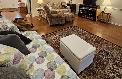 Daphne Casa | Peaceful,relaxing home. Gentle Dogs ok. Sleeps 5 comfortably.Extended stay rates