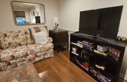Daphne Casa | Peaceful,relaxing home. Gentle Dogs ok. Sleeps 5 comfortably.Extended stay rates