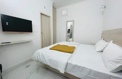 Dehradun Cama Y Desayuno | Located in City Centre, at Vista Express We Make Sure Your Comfort !!