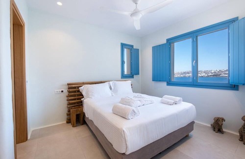Ornos Villa | Myko Villa Private Heated Pool on beach