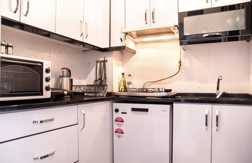Konak Apartamento | Lovely Flat in Konak with Sea View and Balcony
