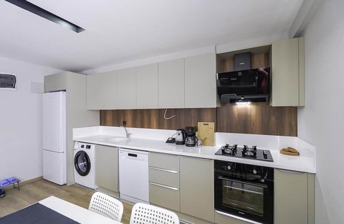 Goynuk Apartamento | Modern Flat w Balcony 5 min to Beach in Kemer