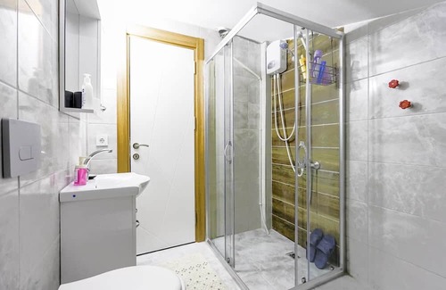 Goynuk Apartamento | Modern Flat w Balcony 5 min to Beach in Kemer