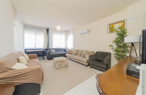 Lara Apartamento | Spacious Flat Near Lara Beach in Antalya Muratpasa
