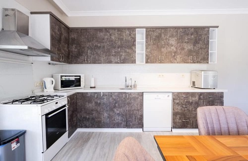 Avlana Casa | Greenery Home with Shared Pool in Marmaris