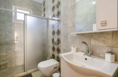 Avlana Casa | Greenery Home with Shared Pool in Marmaris